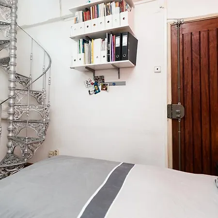 Columbano Bordalo Apartment *